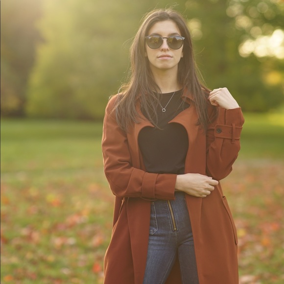 Meet your Posher, Amira - Picture 2 of 4